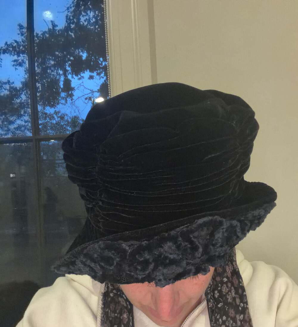 Kokin New York Vintage Black Velvet Pleated Ruffled Cloche Hat